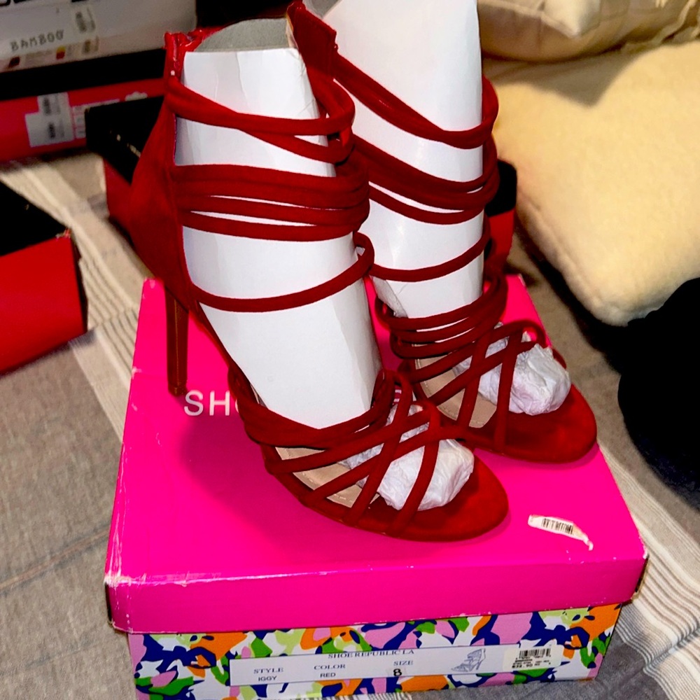 Size 8 heels red